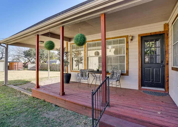 Walk To Shops: Centrally Located Worth * Fort Worth