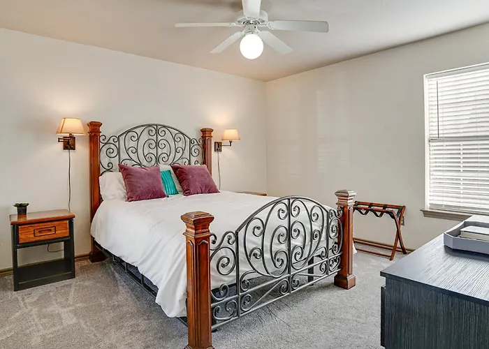 Walk To Shops: Centrally Located Worth