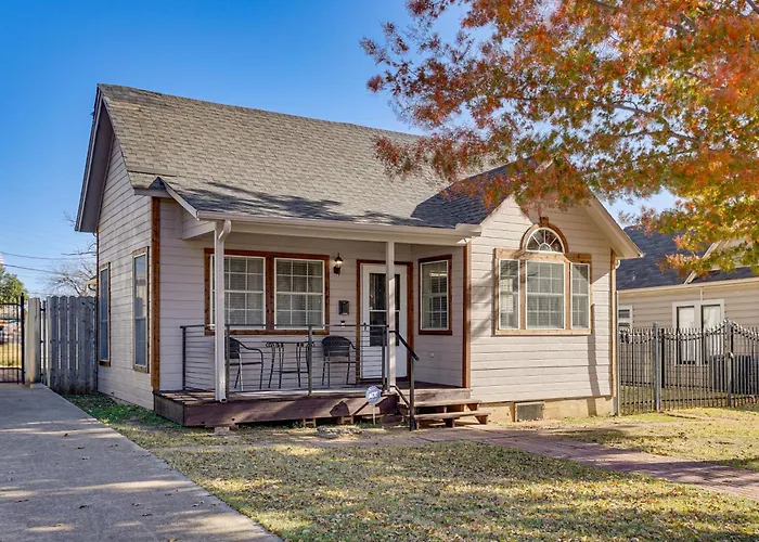 Walk To Shops: Centrally Located Worth Hébergement de vacances Fort Worth